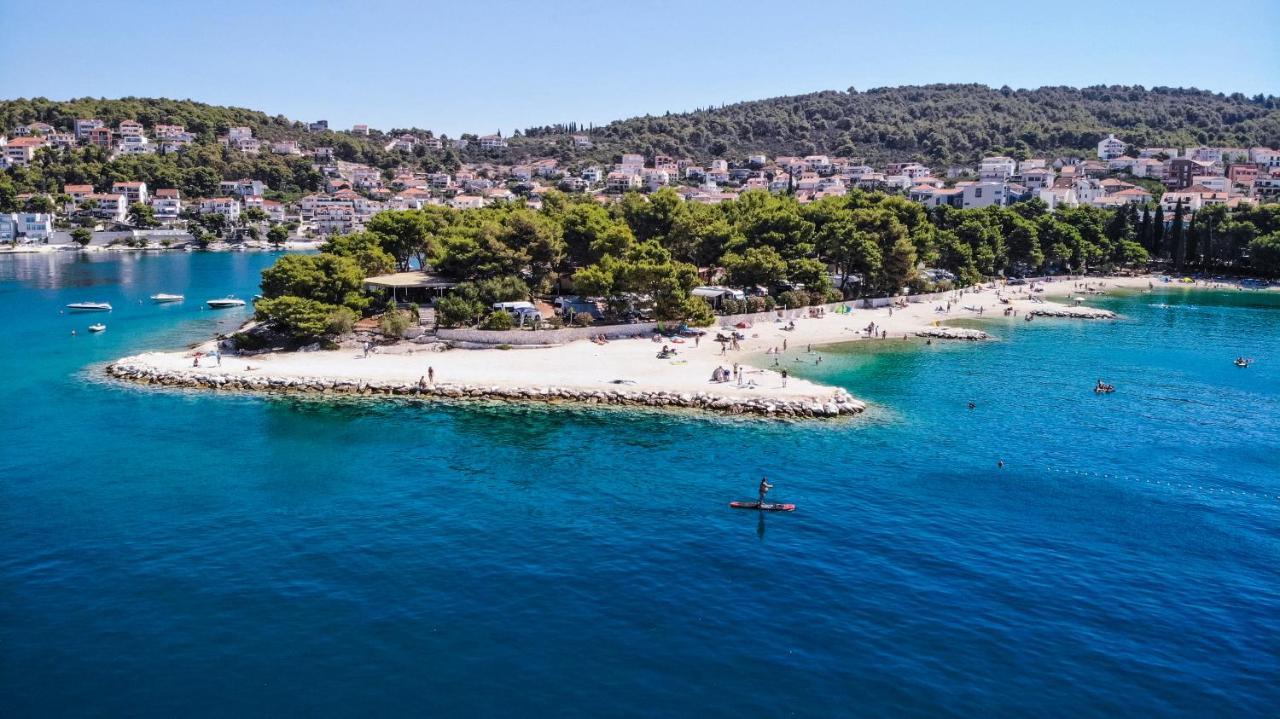 Kamp Rozac Hotel Trogir Exterior photo