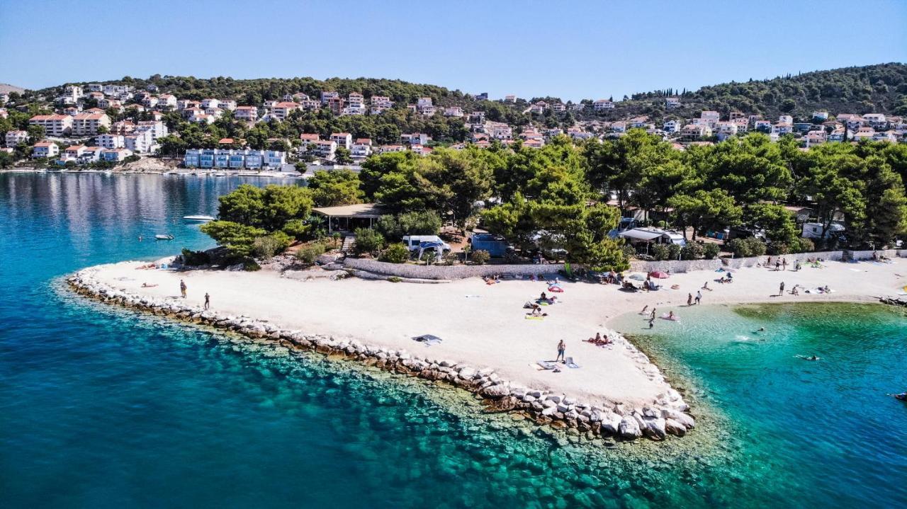 Kamp Rozac Hotel Trogir Exterior photo