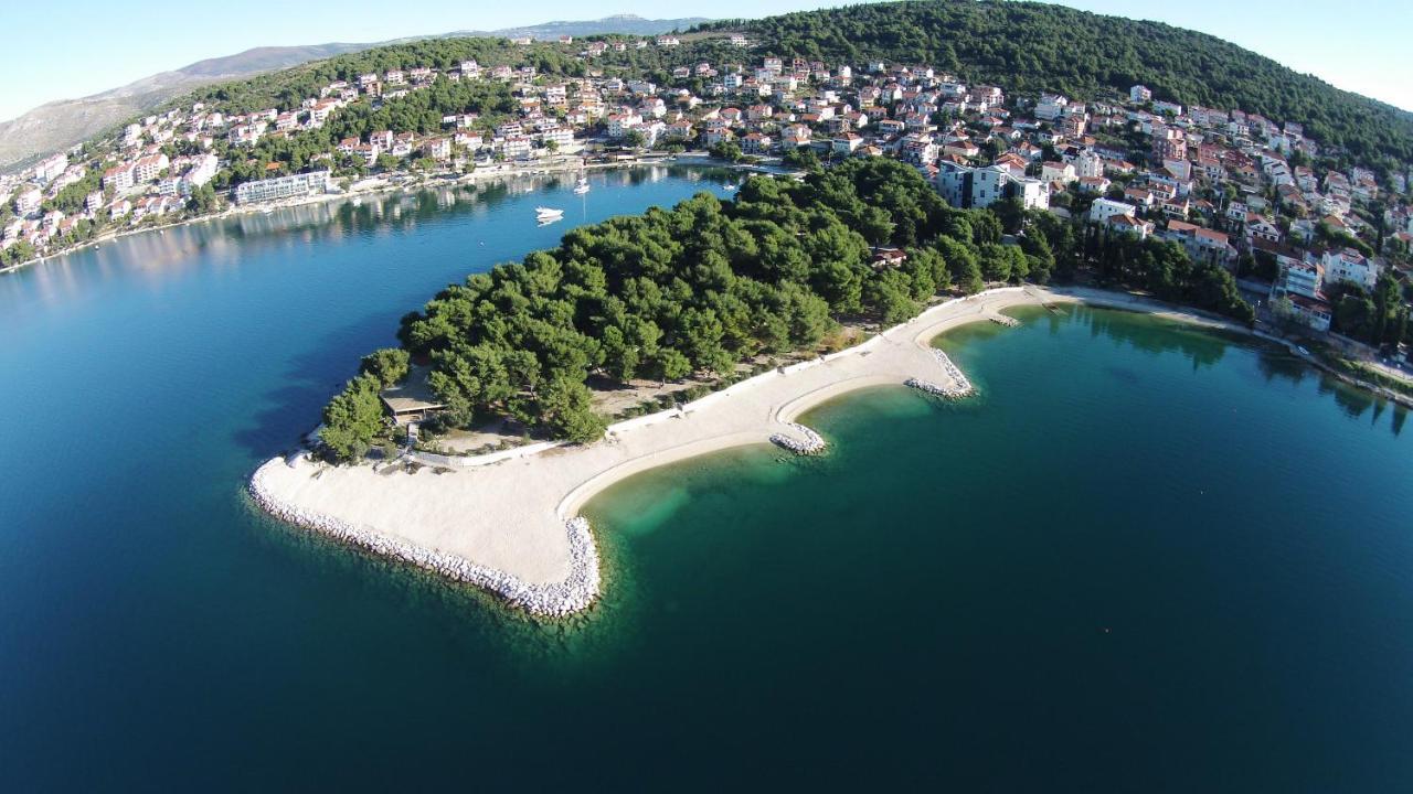 Kamp Rozac Hotel Trogir Exterior photo